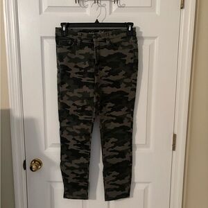 Universal Thread Ladies Green Camouflage Pants